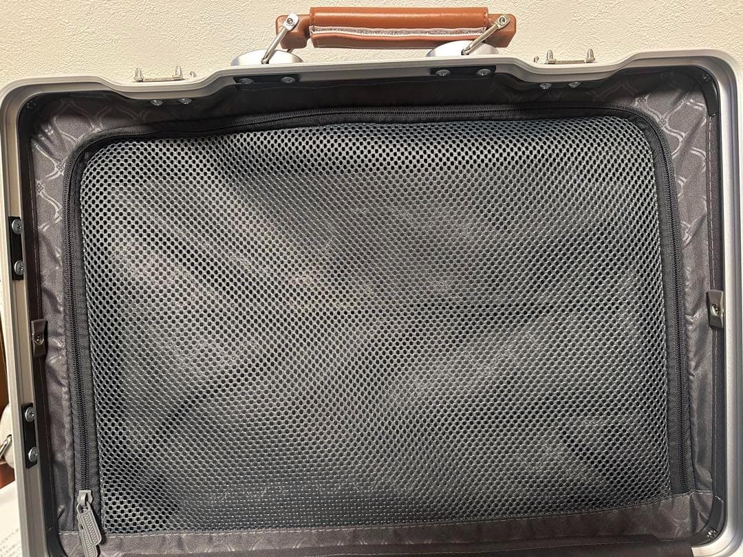 キャリーケース　スーツケース　機内持込 シルバー 軽量 大容量 TSA　S