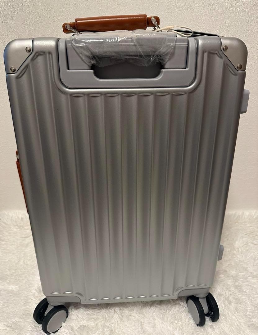 キャリーケース　スーツケース　機内持込 シルバー 軽量 大容量 TSA　S