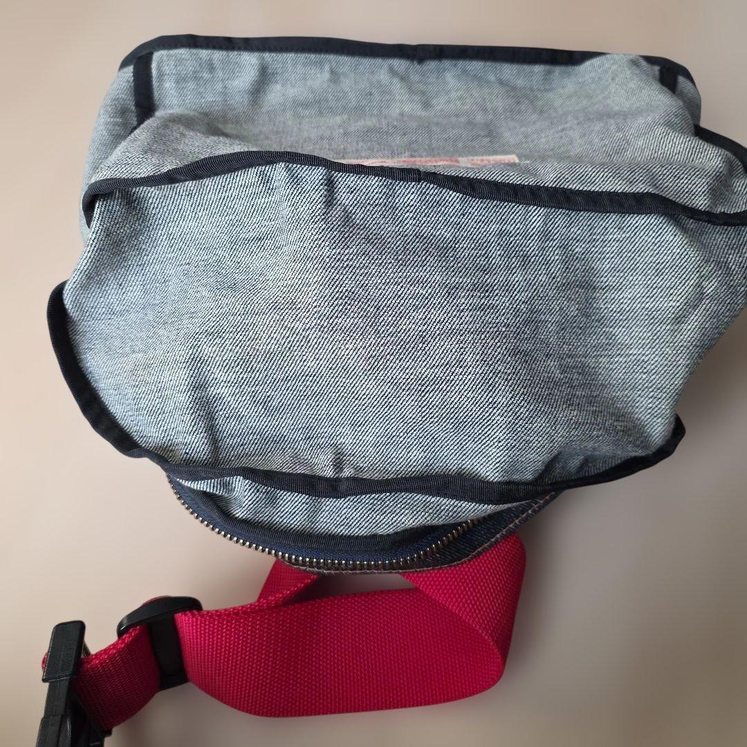 evisuボディバッグ