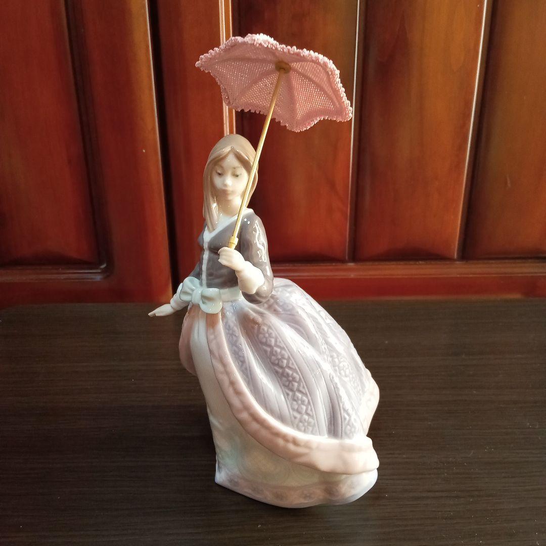 リヤドロ　陶器フィギュア