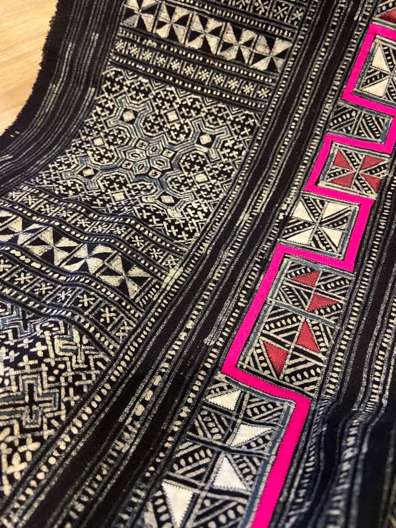 【新品】モン族　手描き染め　一点もの　バティック　5m 少数民族　刺繍　臈纈染