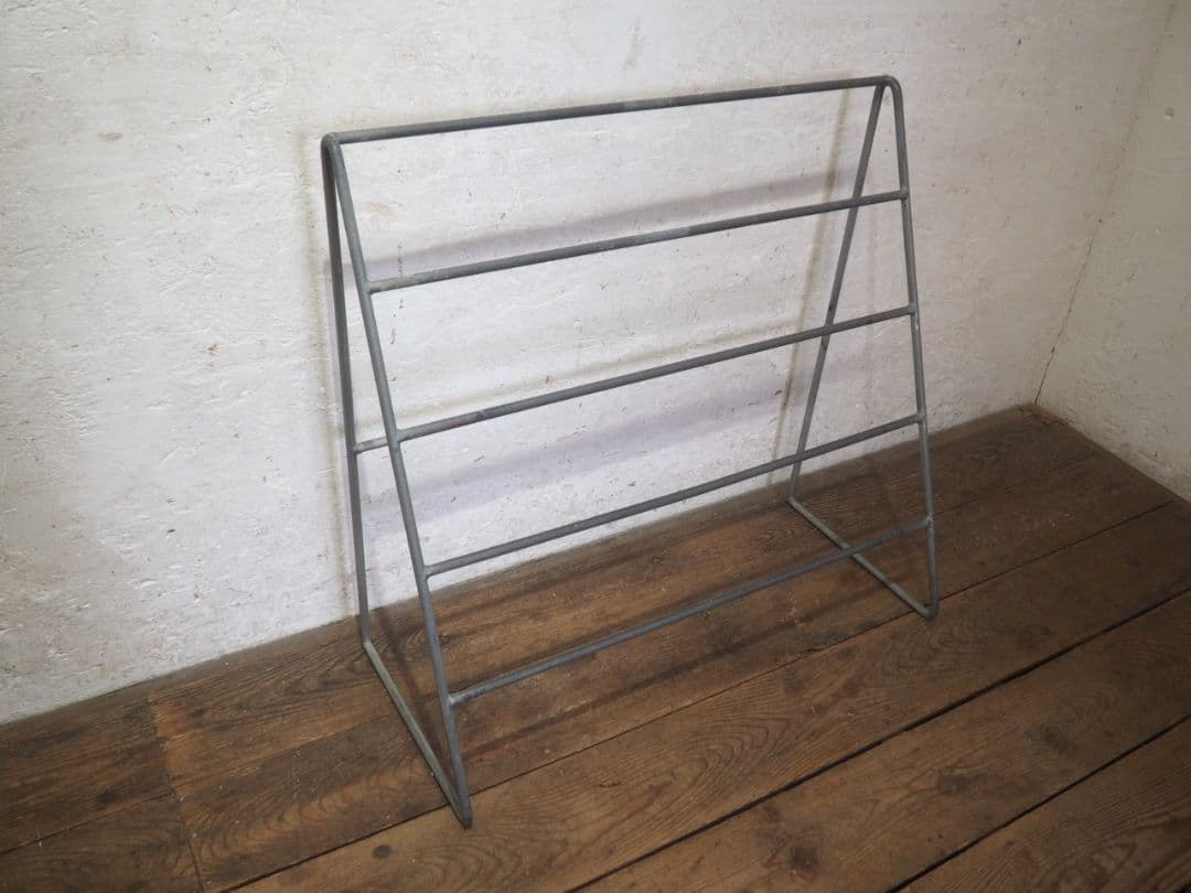 1340 ②古い鉄枠のアイアンラック　タオル掛け　レトロ　ビンテージ　工業系