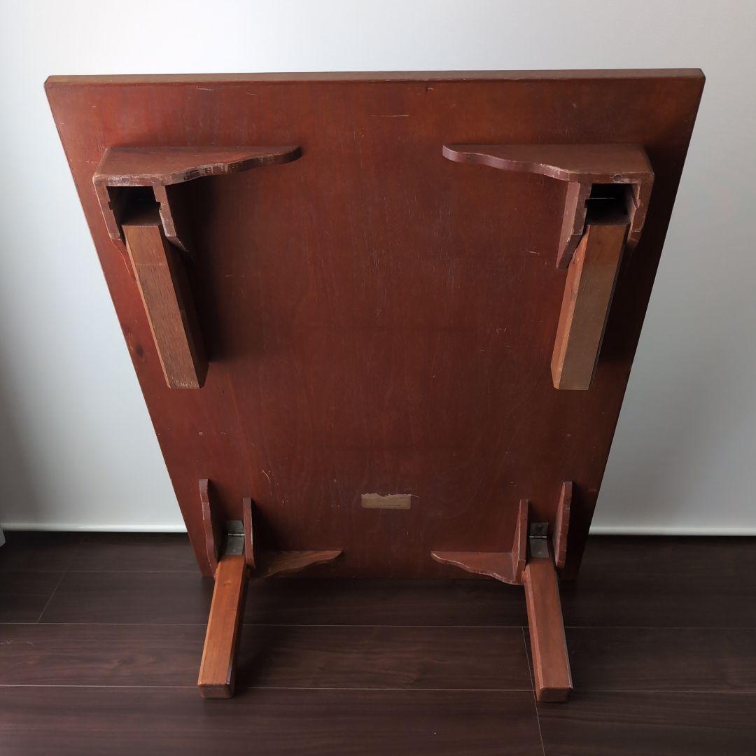 折りたたみ式の座卓