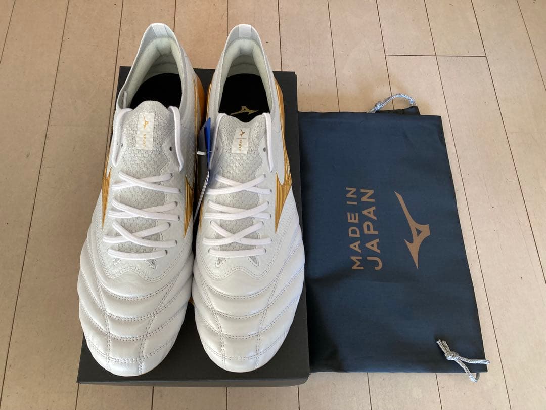 モレリアネオ4βジャパン　白✖️金　26.5㎝　新品。