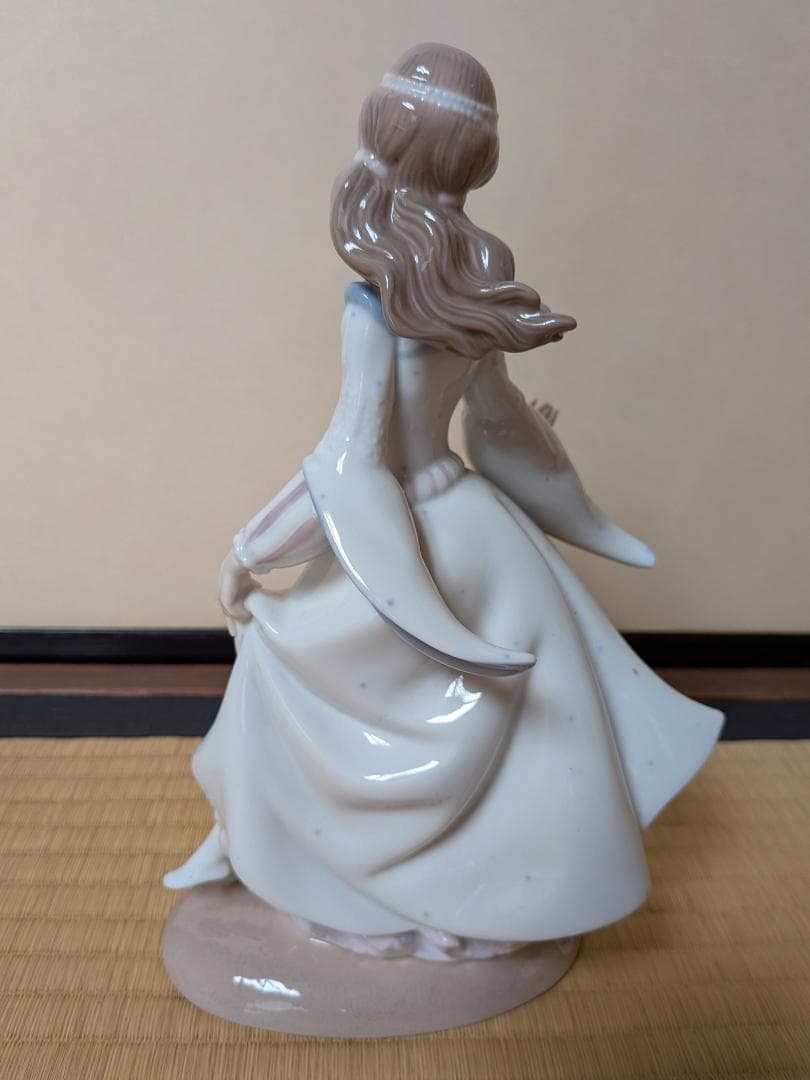 リヤドロ LLADRO' 4828 シンデレラ