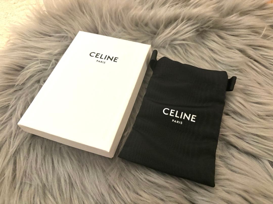 セリーヌ レザーキーリング