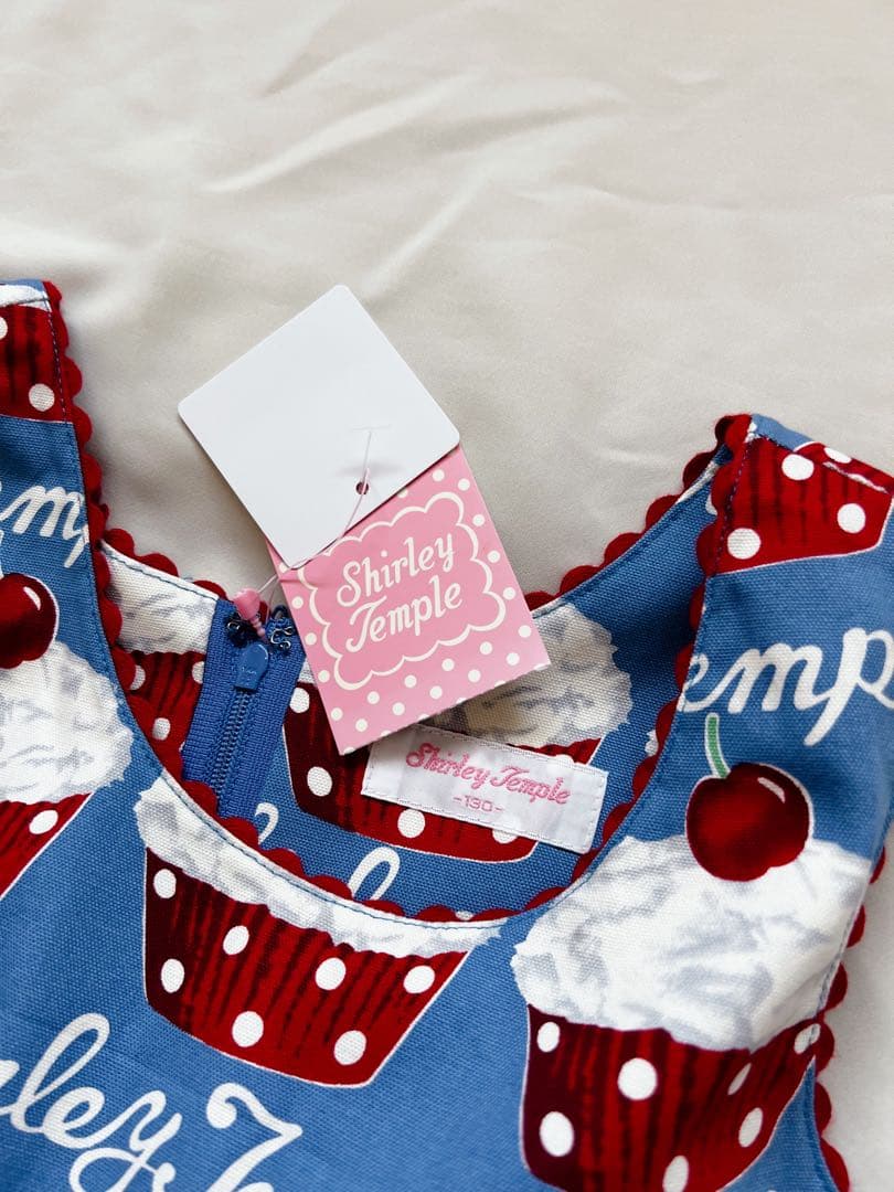 カマキリ三世 シャーリーテンプルカップケーキ柄ワンピース130cm