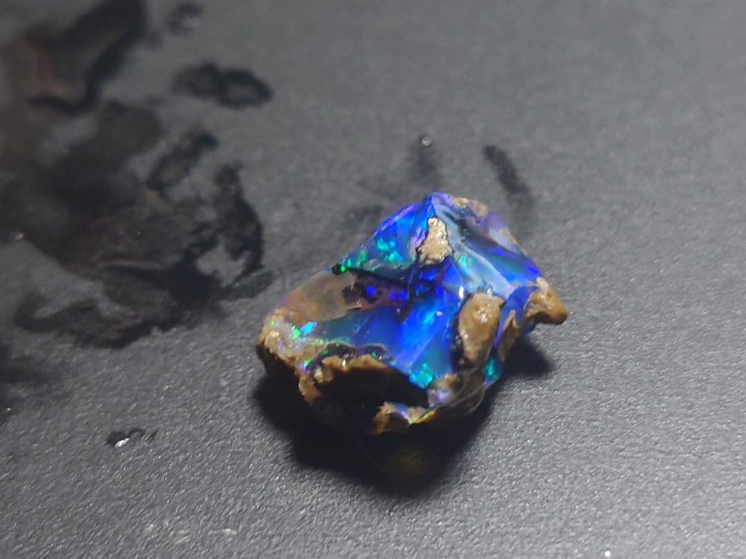 エチオピアウェロ産　オパール 原石 青色 鉱物標本　原石