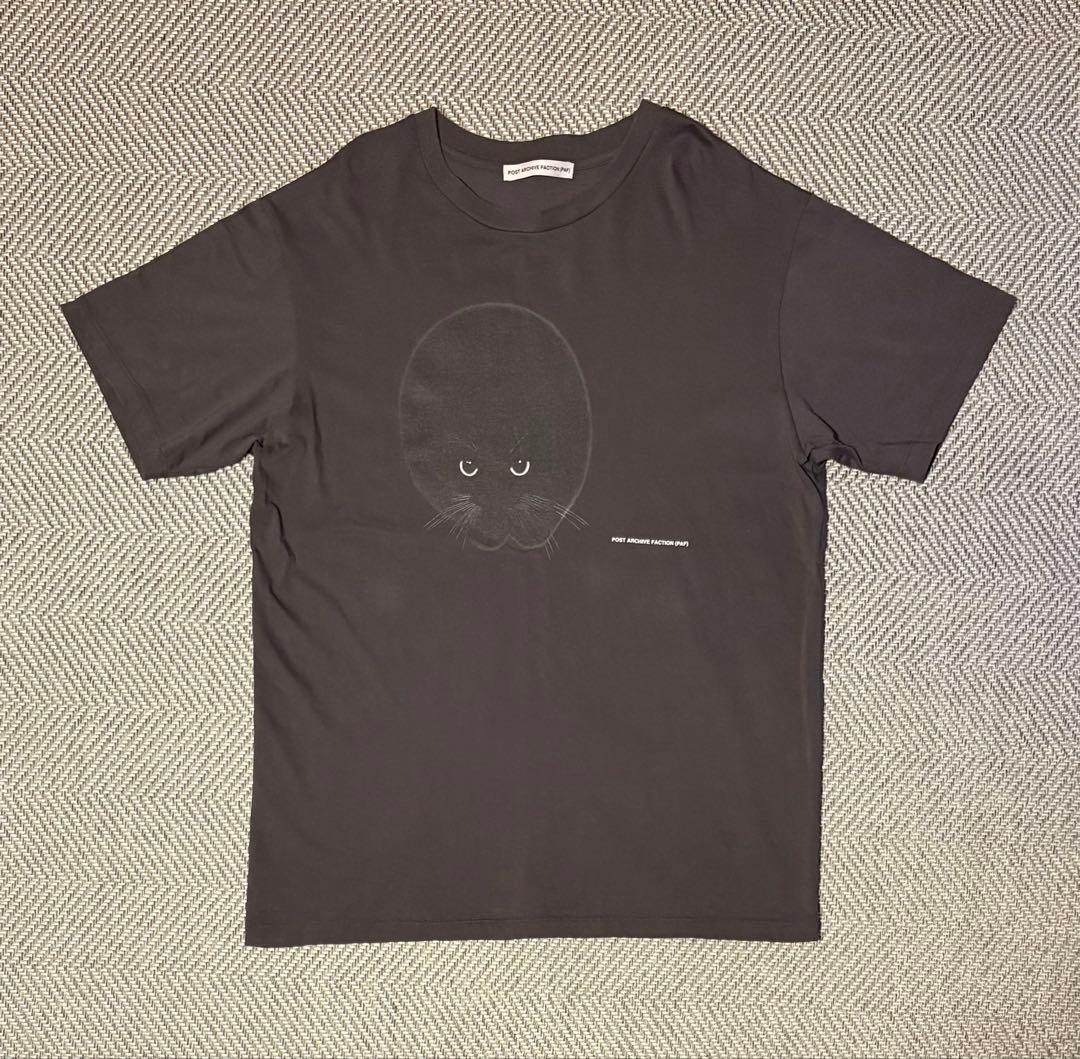 POST ARCHIVE FACTION （PAF） 黒猫 Tシャツ チャコール