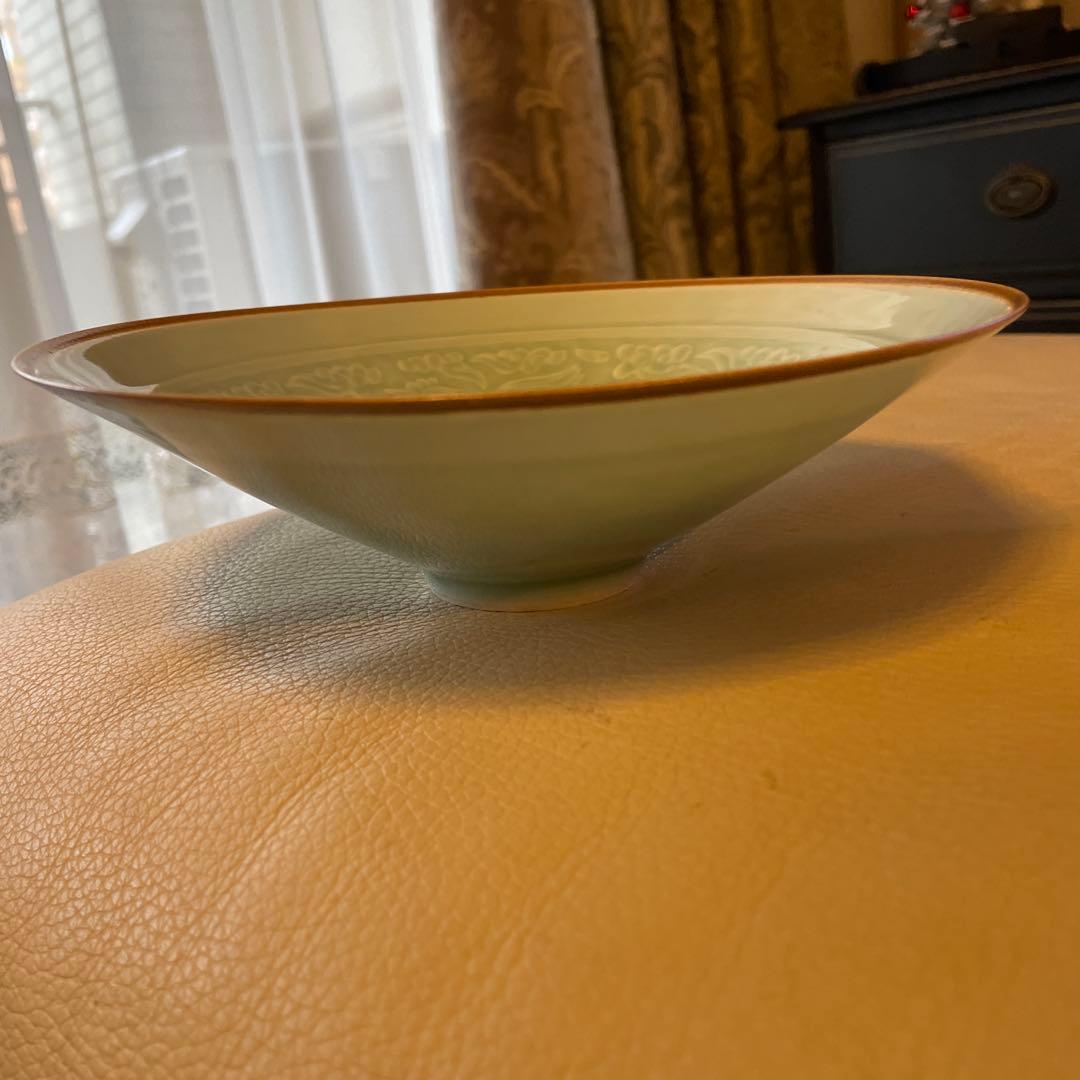 龍鳳凰陽刻青磁茶碗