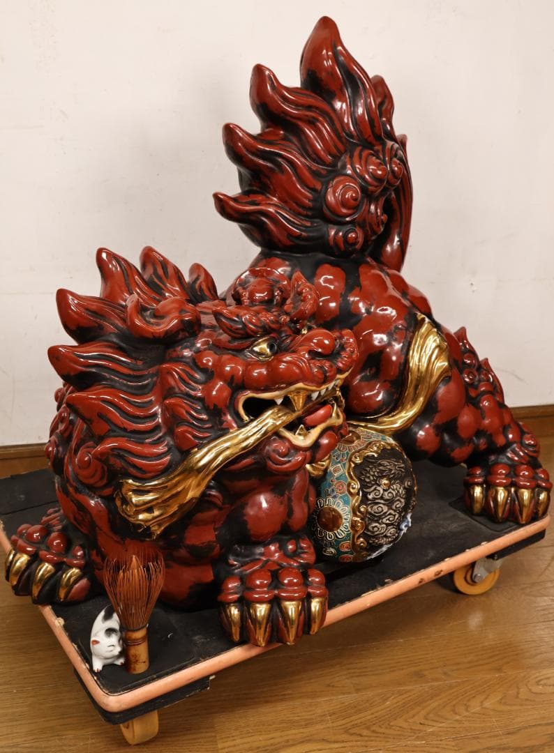 九谷焼　特大　九谷 八幡窯 須栄義 銘　玉獅子　置物　高さ60㎝　重さ30㎏