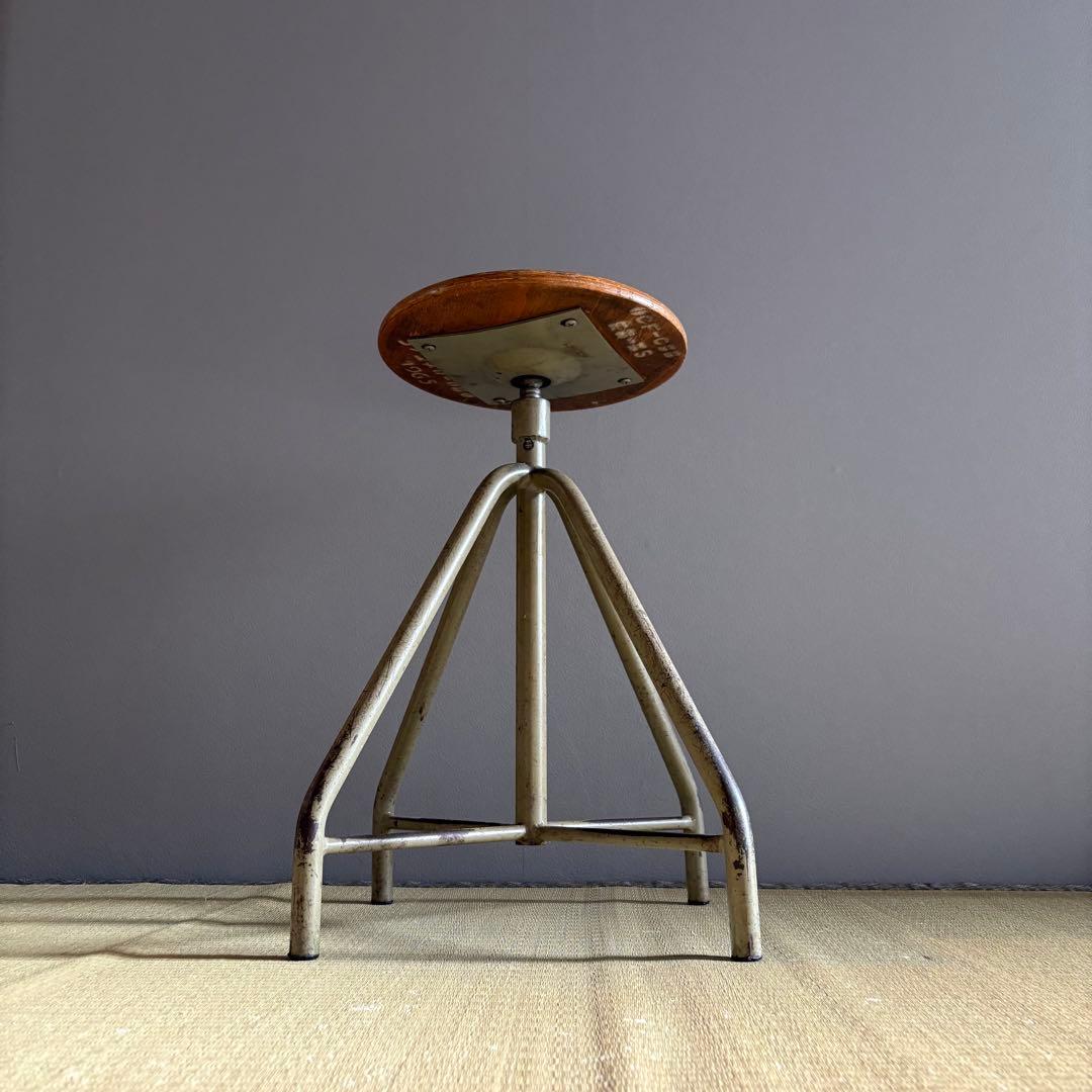 1950年 ドイツ vintage木製座面の三脚椅子 高さ調整可能