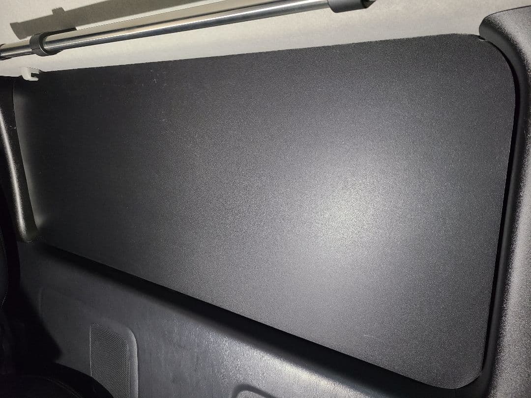 200系ハイエースリアガラス窓埋めインテリアパネル両面艶なし黒仕様左右１セット