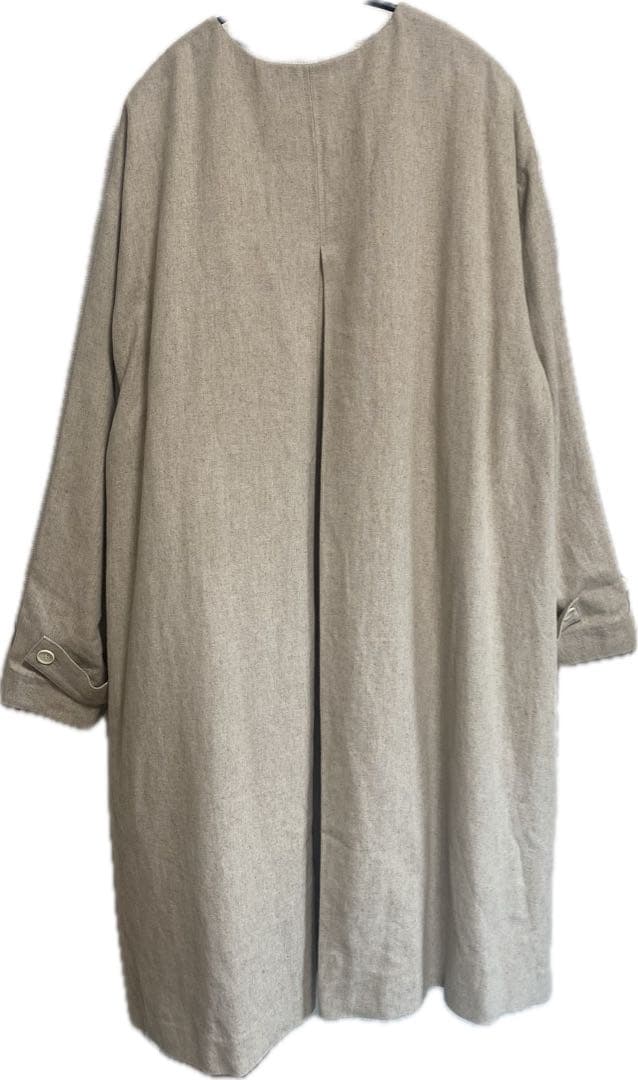 ベージュ ロングコート ボタン付き