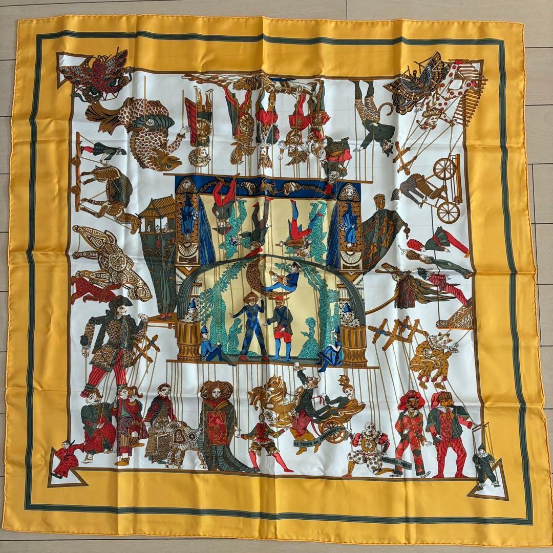HERMÈS サーカスデザイン シルクスカーフ　黄色