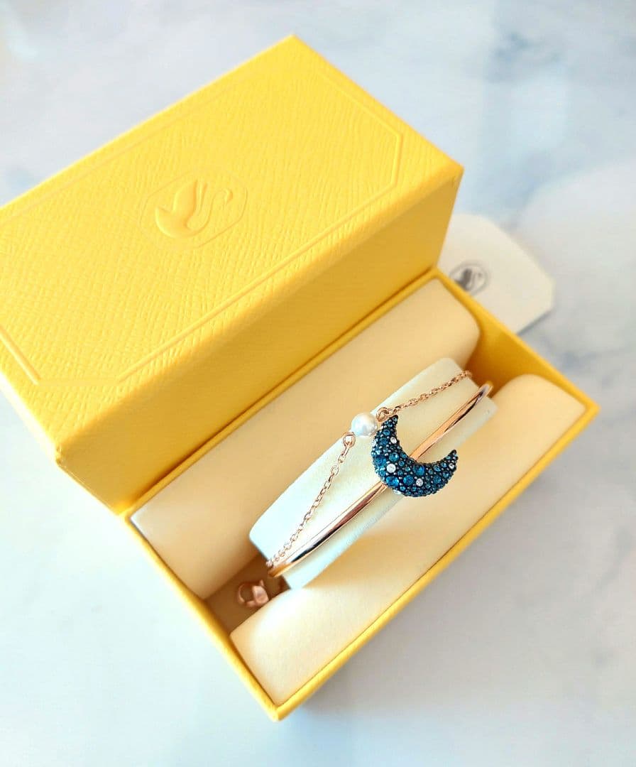 新品 箱付 SWAROVSKI Luna バングル スワロフスキー ブレスレット