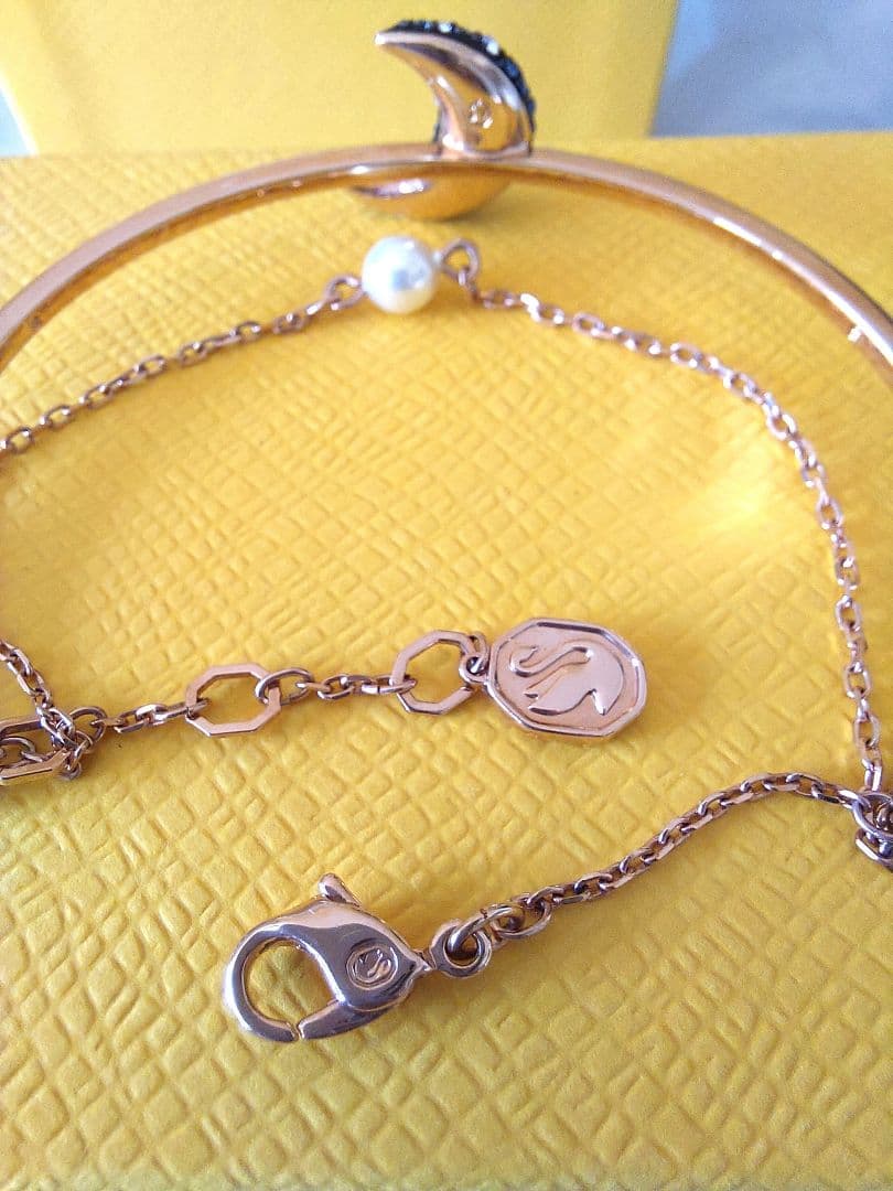 新品 箱付 SWAROVSKI Luna バングル スワロフスキー ブレスレット