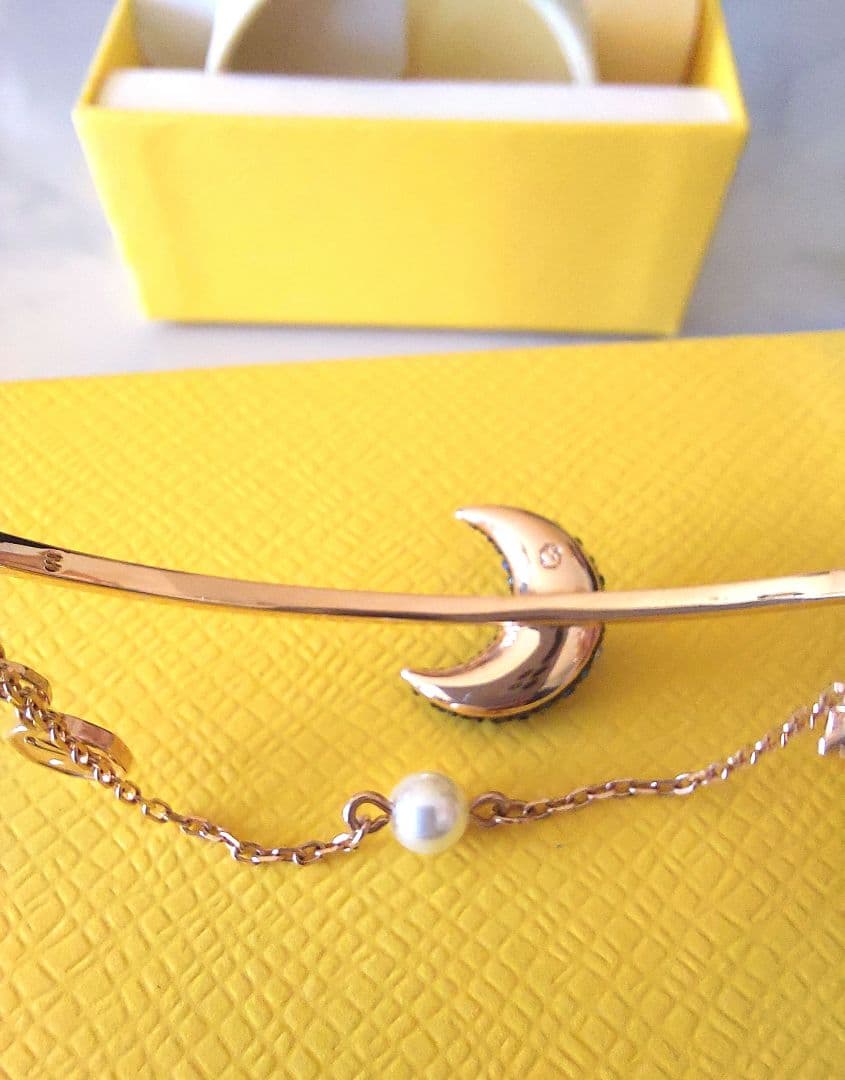 新品 箱付 SWAROVSKI Luna バングル スワロフスキー ブレスレット