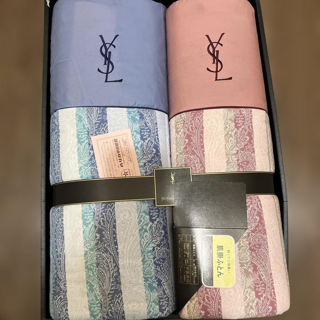 イヴサンローラン　肌掛けふとん２枚　中わた　ロゴ　ペイズリー風