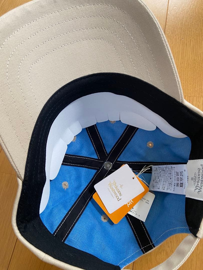 【新品】ヴィヴィアン ウエストウッド ベージュキャップ プレゼントにも！