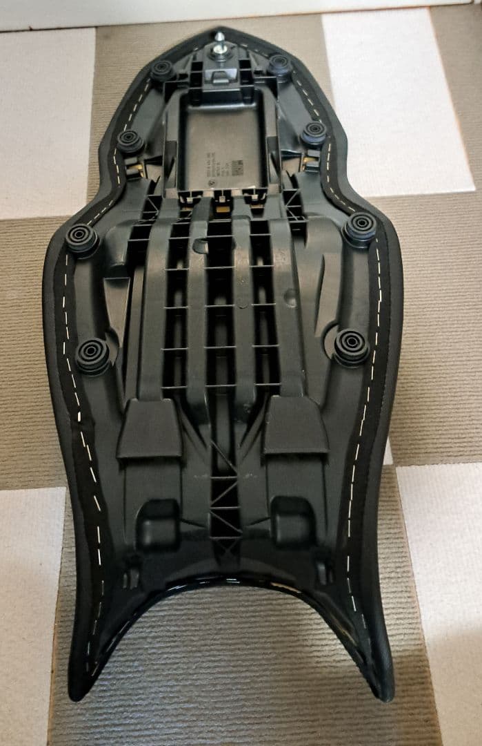 1/18まで限定値下げ F900R 純正 ローシート