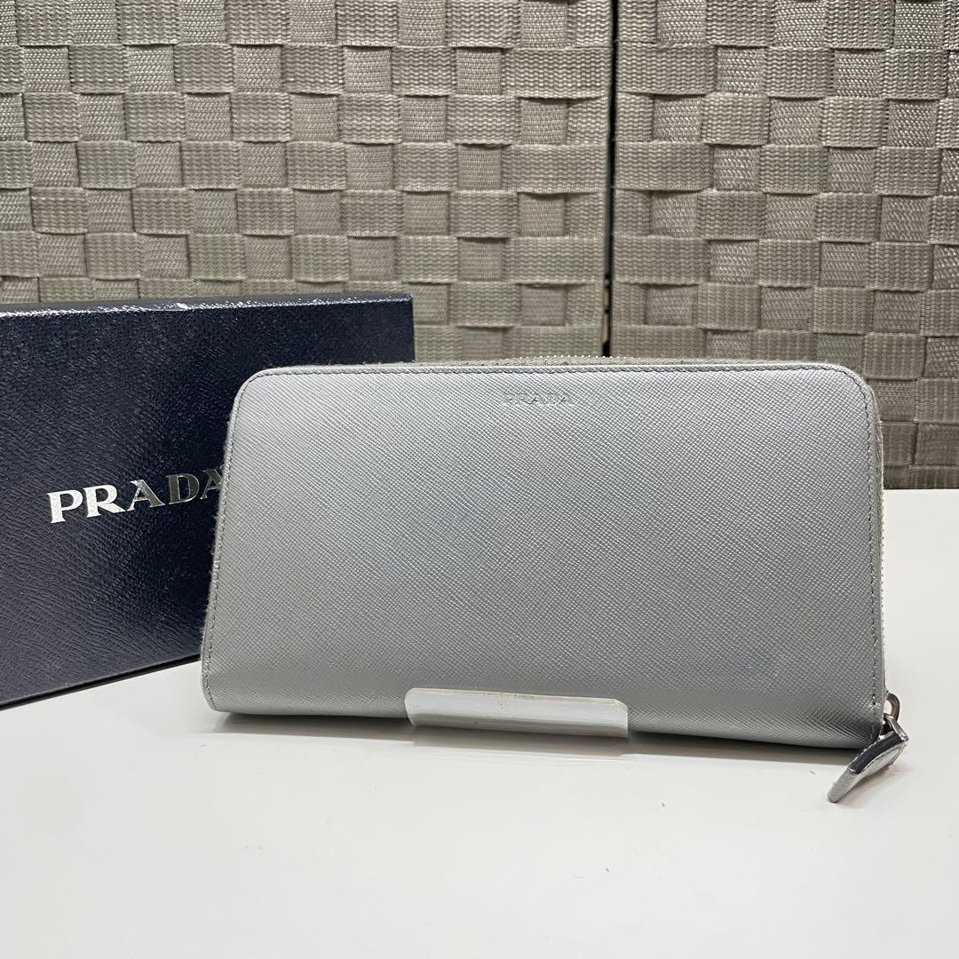 ぴ*あ様 PRADA グレー サフィアーノレザー 長財布