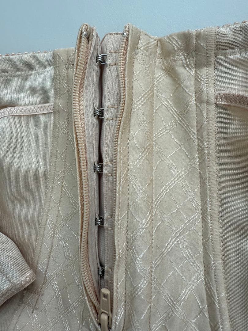 ワコール　シェイプマミーガードル　82