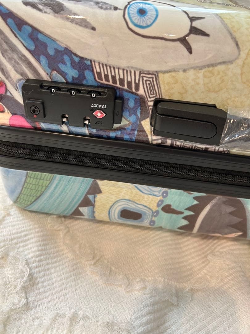 新品未使用アルベロベロアートプリント 中型キャリーケース軽量４輪雨雪保護カバー付