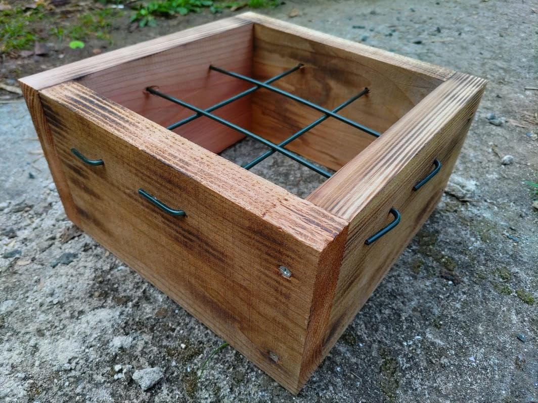 日本蜜蜂 重箱式巣箱4段 スライド底板 付巣門台座　スノコ付き　セット割有