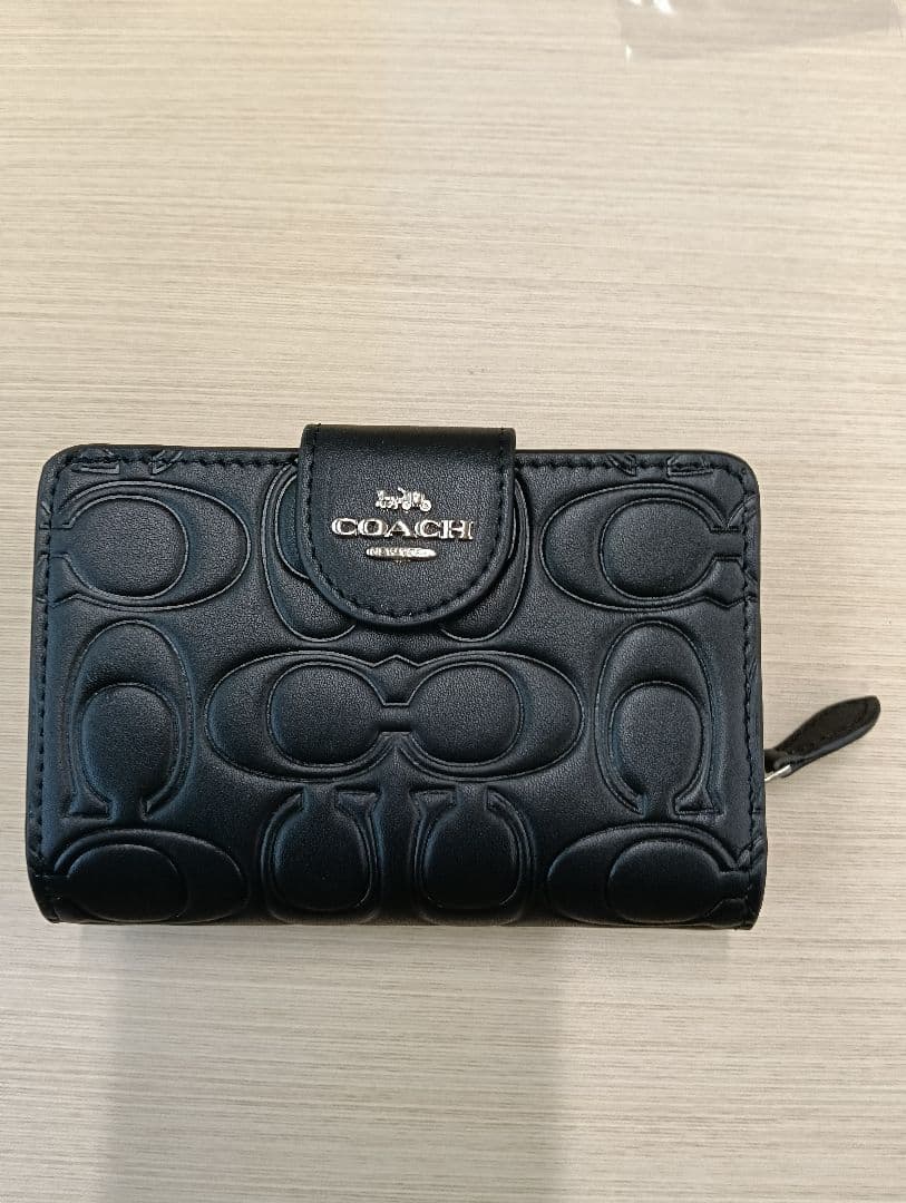 COACH エンボス加工 ブラック 2つ折り財布　美品
