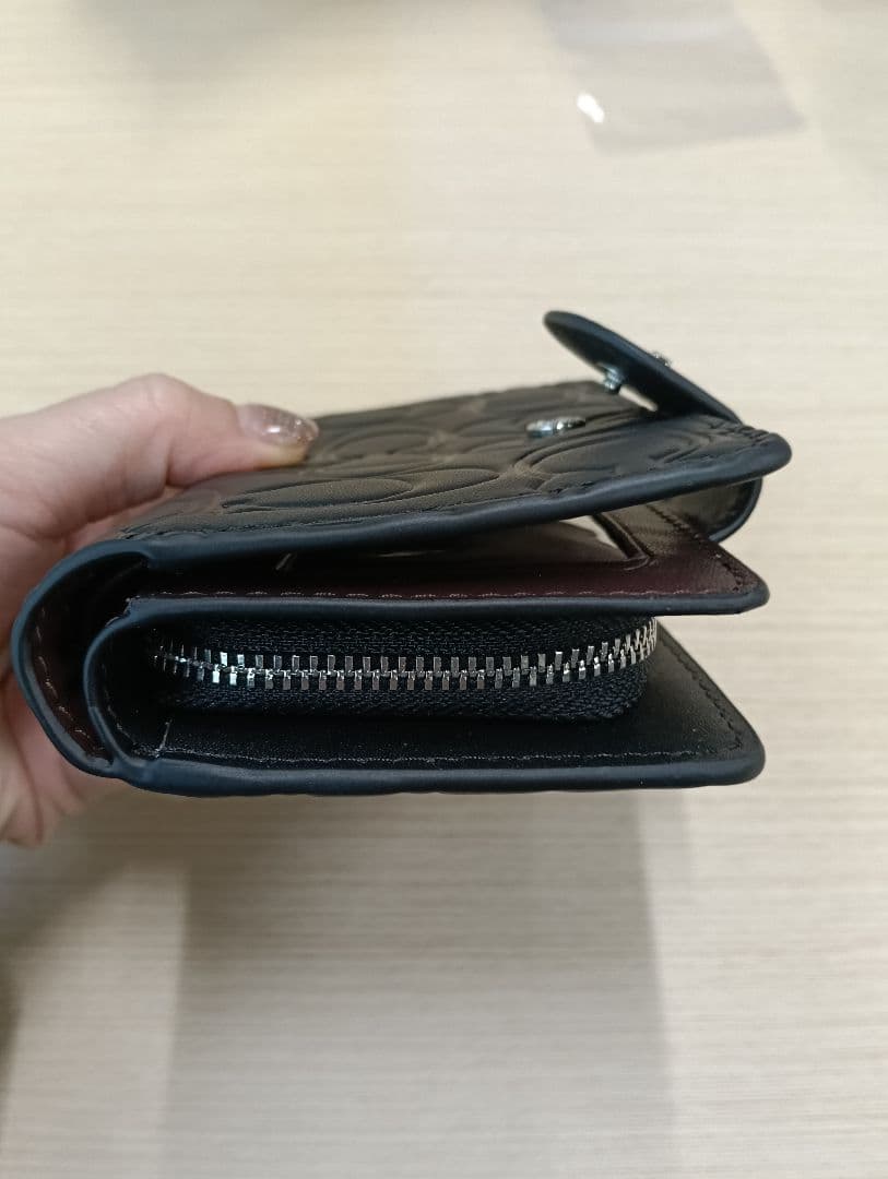 COACH エンボス加工 ブラック 2つ折り財布　美品