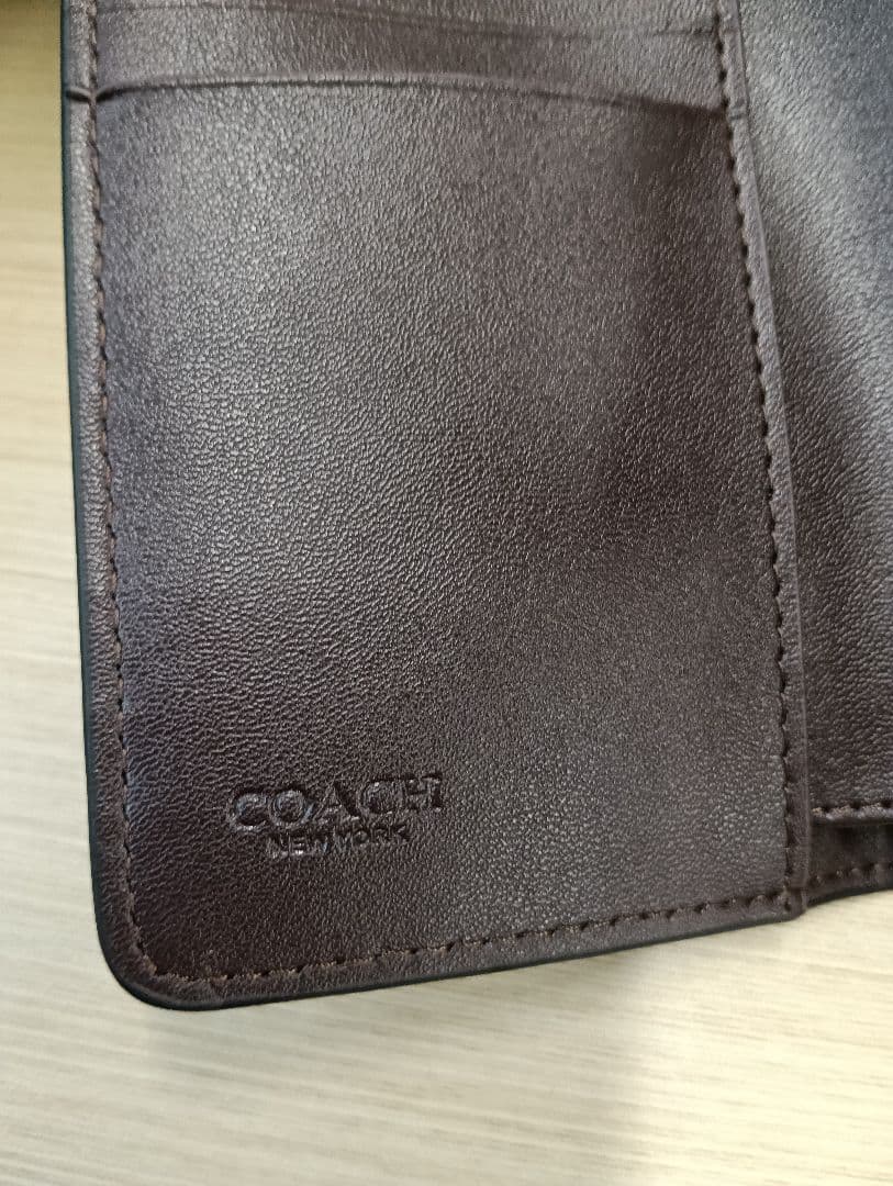 COACH エンボス加工 ブラック 2つ折り財布　美品