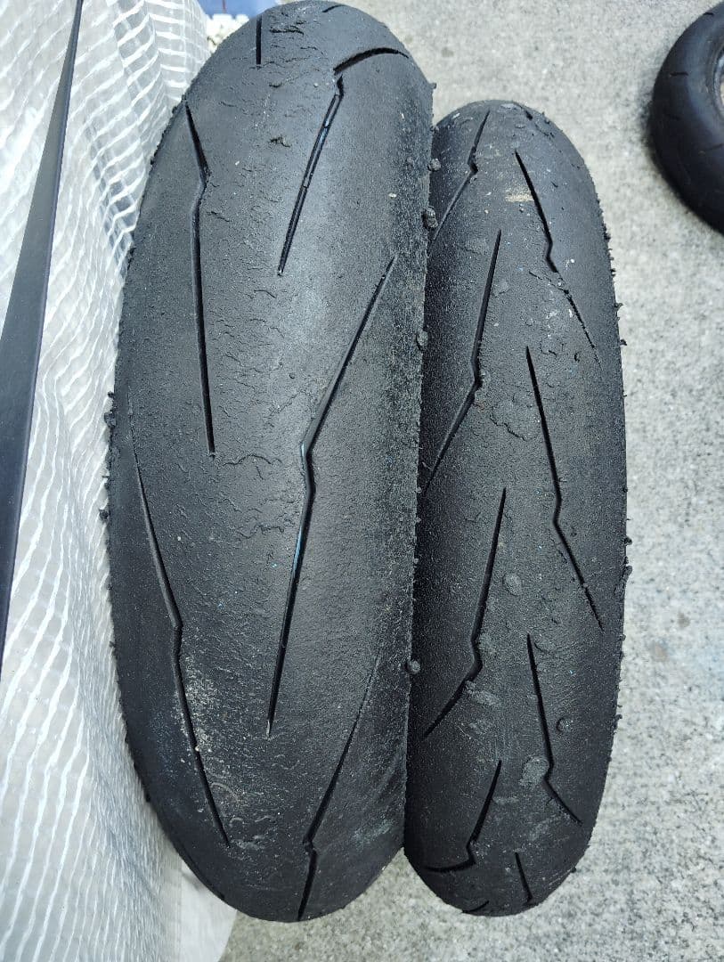 ピレリ　V3 110/70 ZR17 140/70 ZR17