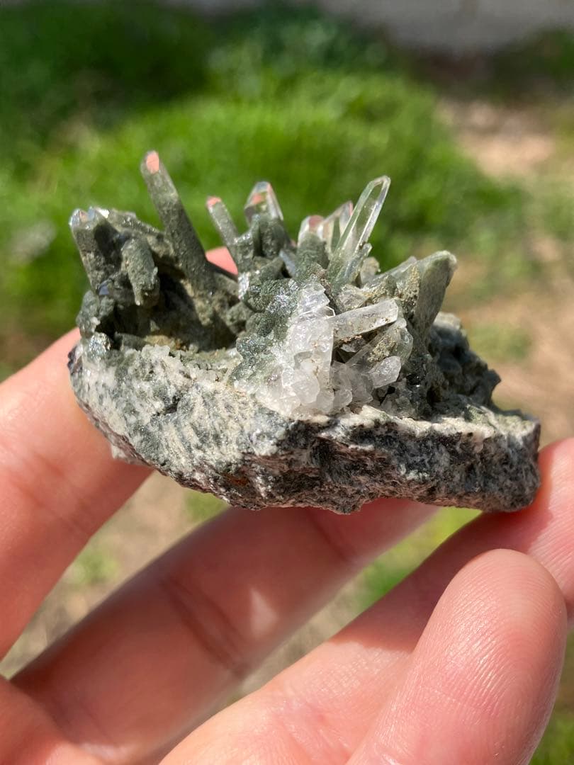 ガネッシュヒマール産　クローライトインクオーツ　クラスター