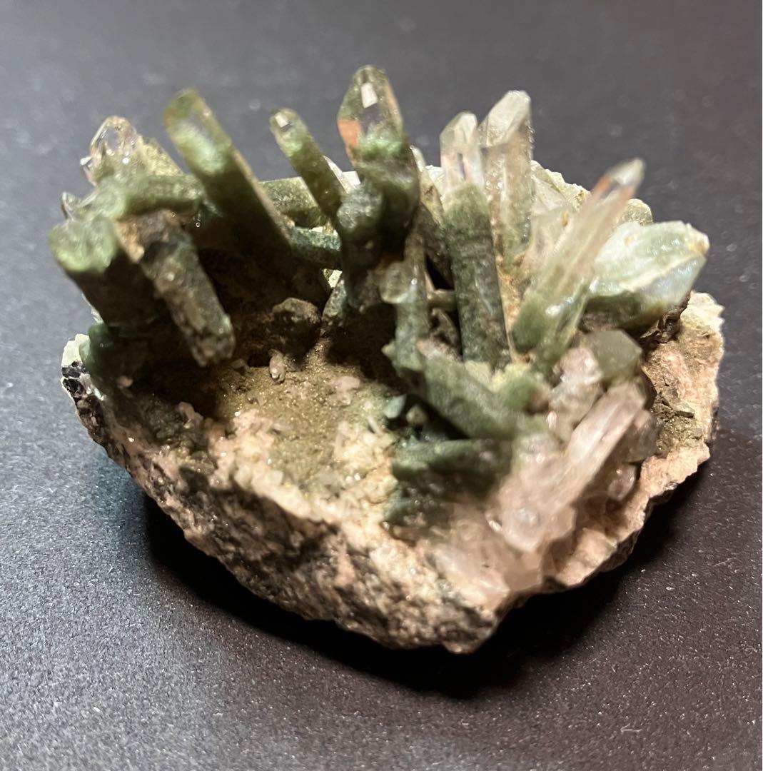 ガネッシュヒマール産　クローライトインクオーツ　クラスター