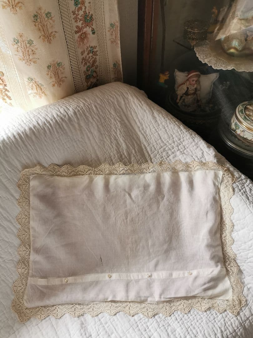 アンティークポワンドヴェニス 騎士と犬 ブラーノレース 中綿フィリング付きケース