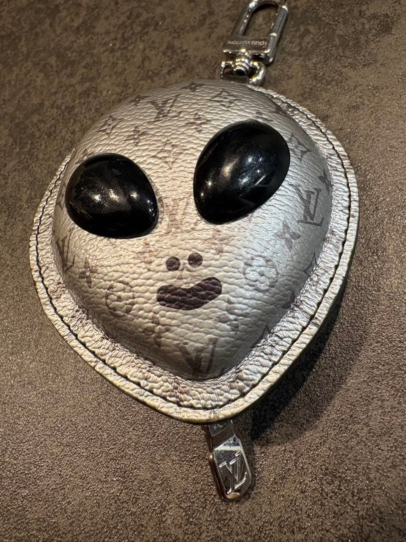 バックチャーム.LVエイリアン　ケース