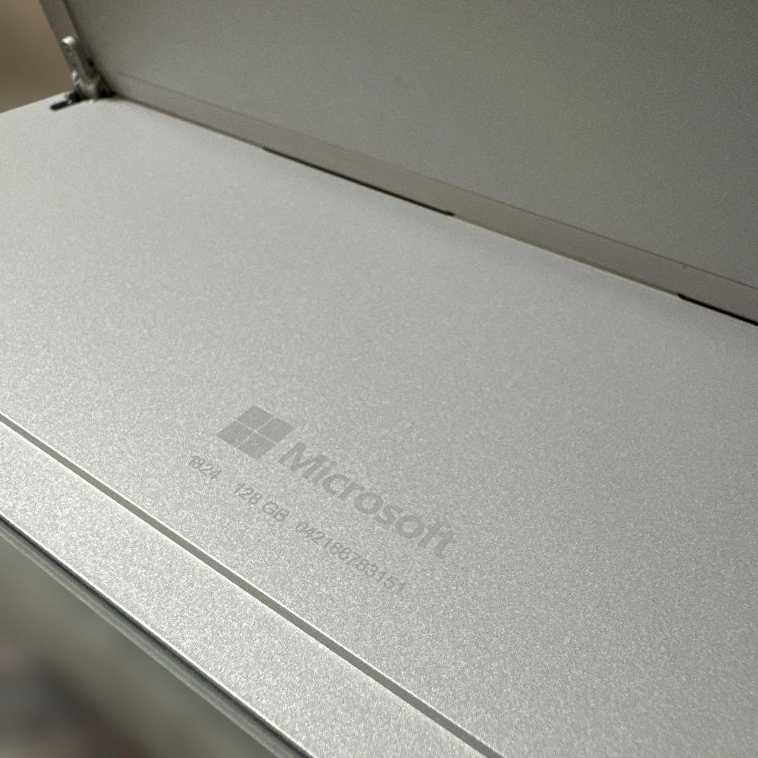 Surface Go (128GB/8GB) & タイプ カバー (プラチナ)