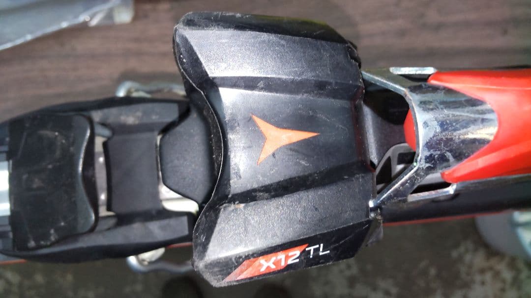 Atomic Redster G9i スキー板