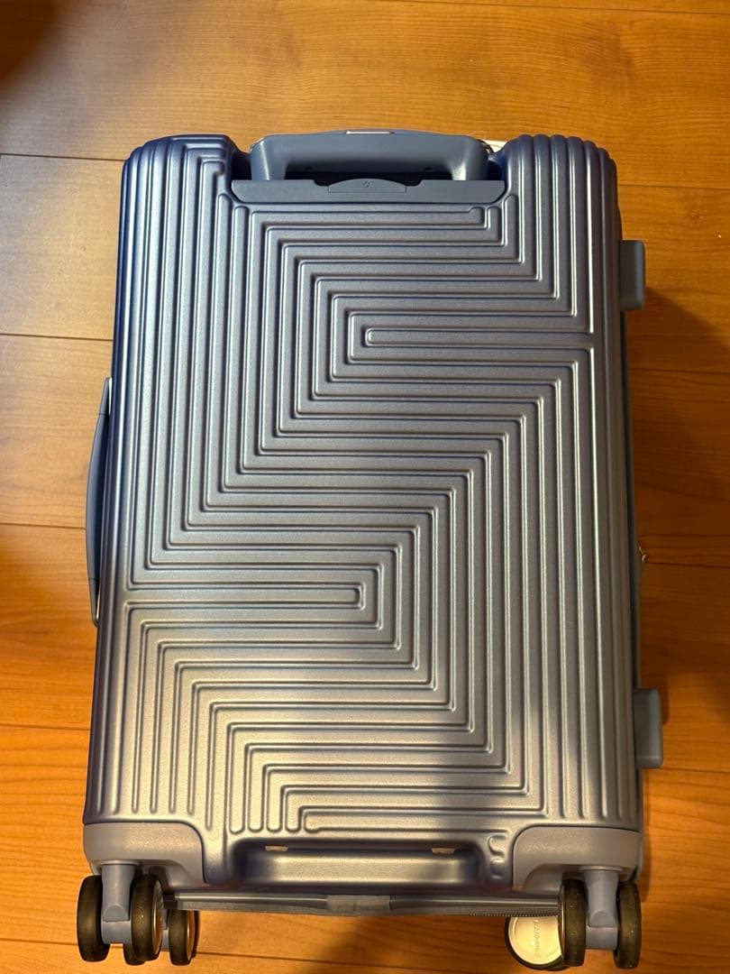 機内持ち込み可　〜3泊用　サムソナイト　キャリーケース　AZIO SPINNER