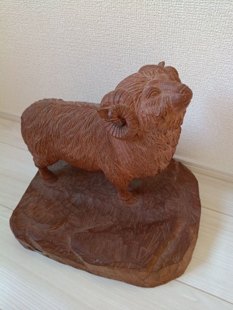 木製 羊の彫刻 風作