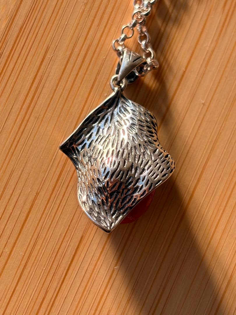 異形アカ珊瑚 × 琥珀 静謐なネックレスです