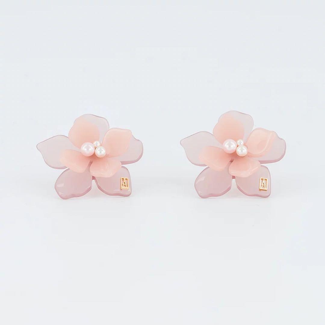 【新品未開封】アレク　Alxandre de paris 花ピアス