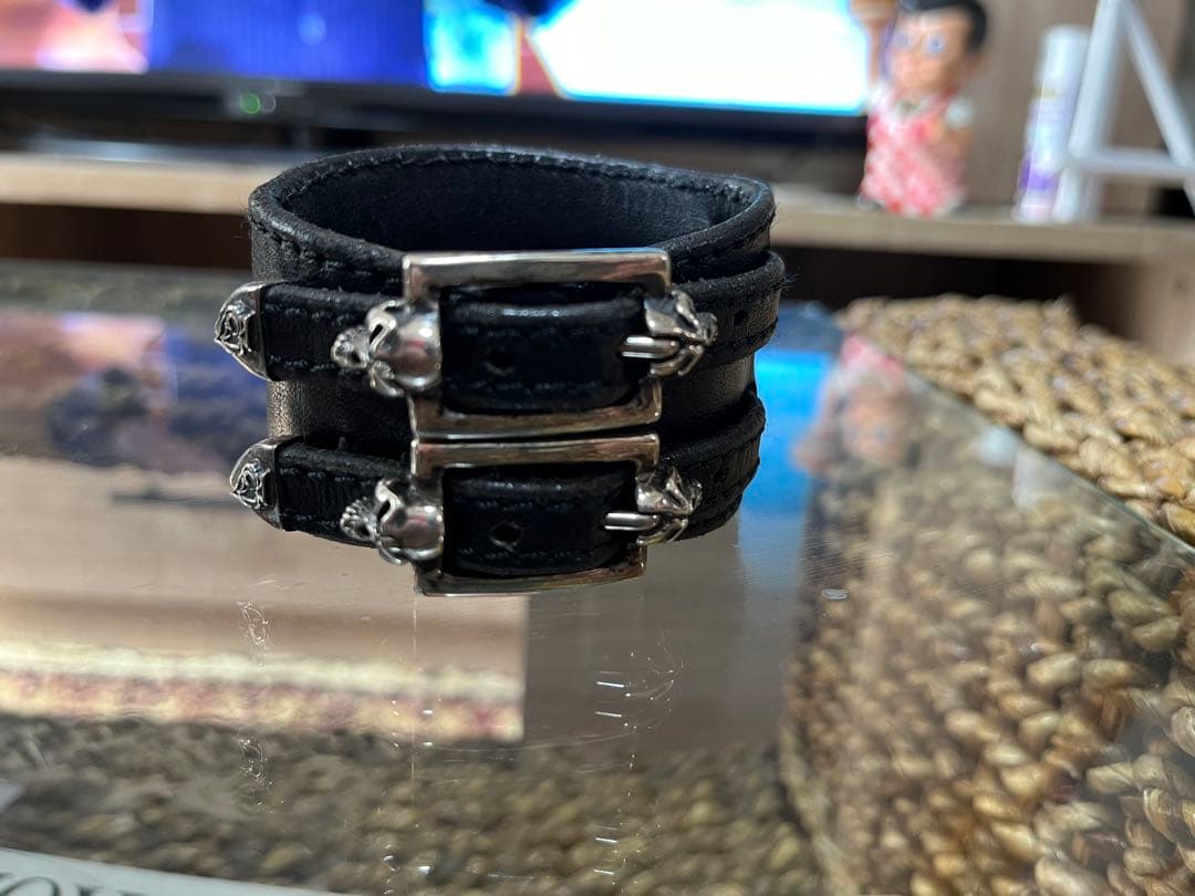 サーティーンデザインズ　リストバンド