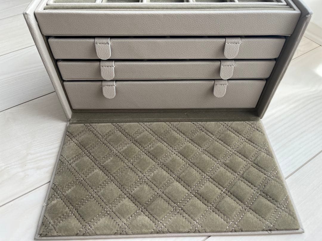 【段々値下げ】【美品】レイジースーザン　ジュエリーボックス　引出し三段