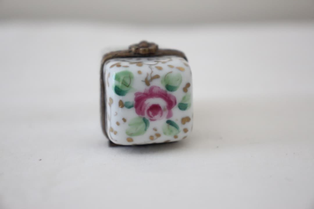 フランス　リモージュボックス　香水瓶入　金彩花柄