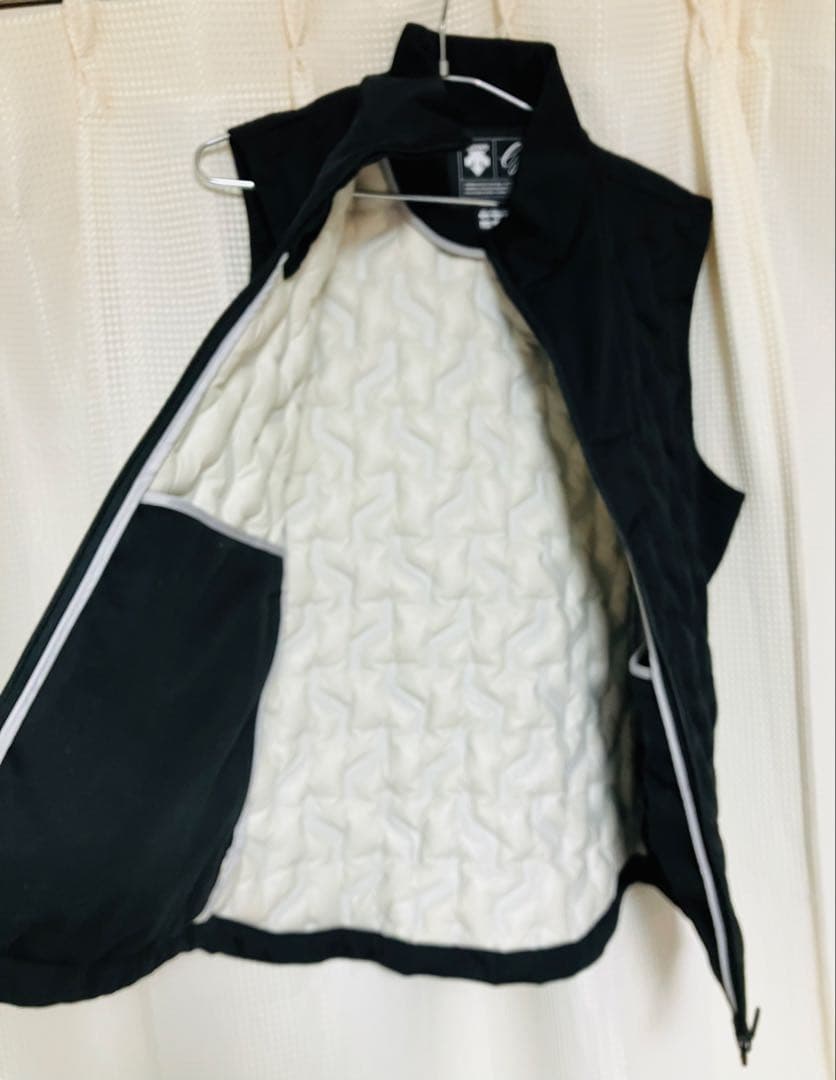 未使用　DESCENTE GOLF ブラックダウンベスト L