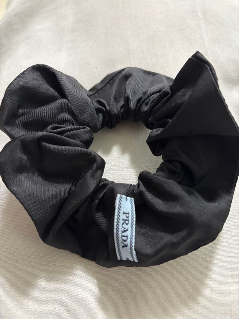 PRADA ブラック サテン シュシュ