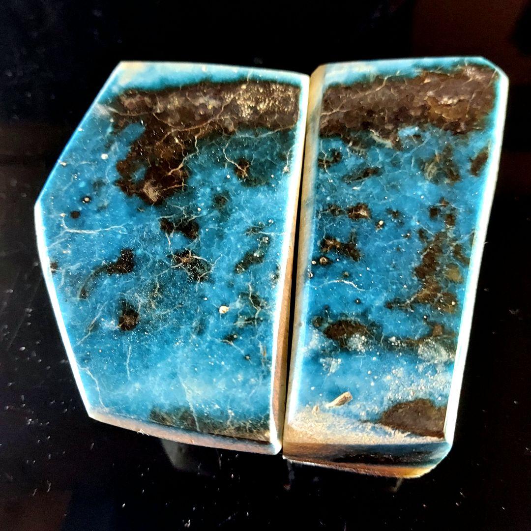 激レア石ブルーアイス グレイシアライト 2つ割り 表面磨き 385