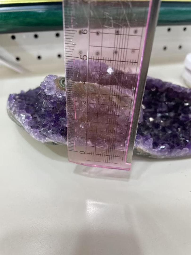 アメジスト ブラジル産　重さ585ｇ　猫の目　原石 置物